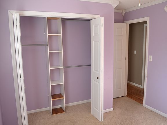 4th image of 4922 Brookview Dr