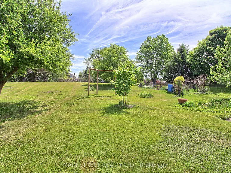 223 Burns Blvd — Photo 24