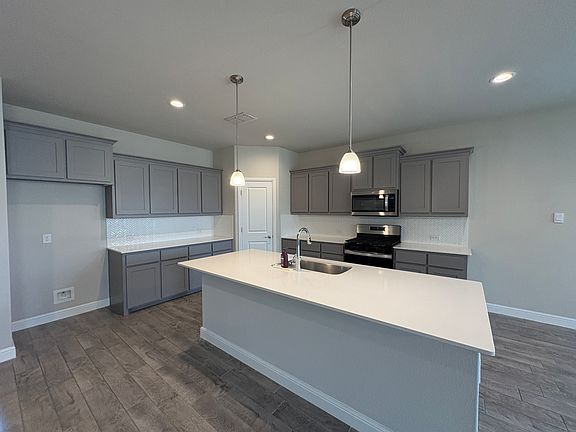 3rd image of 5267 Mountain View Dr