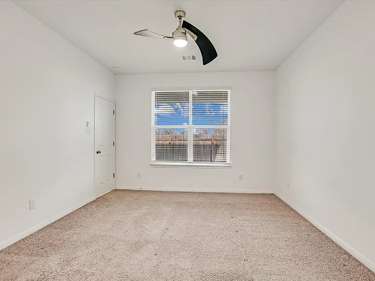 12814 Meachum Ln — Photo 11