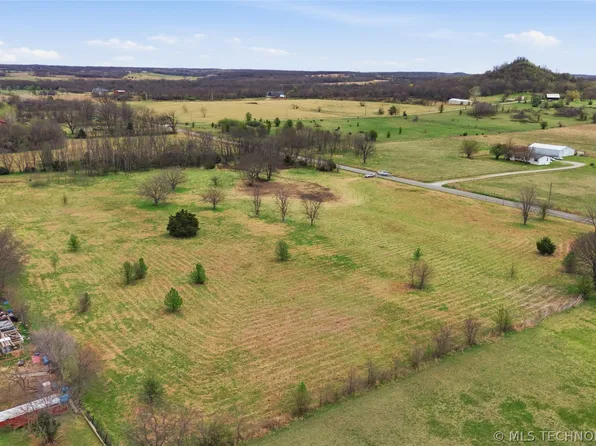 1 E 400th Rd, Claremore, OK 74017