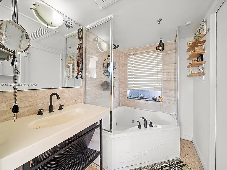 100 Collins Ave #308 — Photo 7