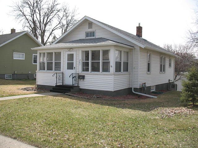 1st image of 207 Willow St E