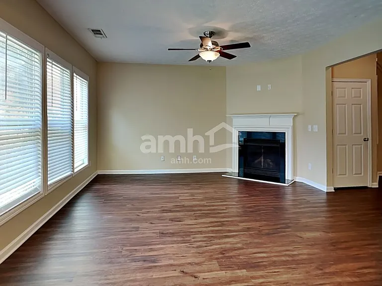 616 Laurel Bnd — Photo 6