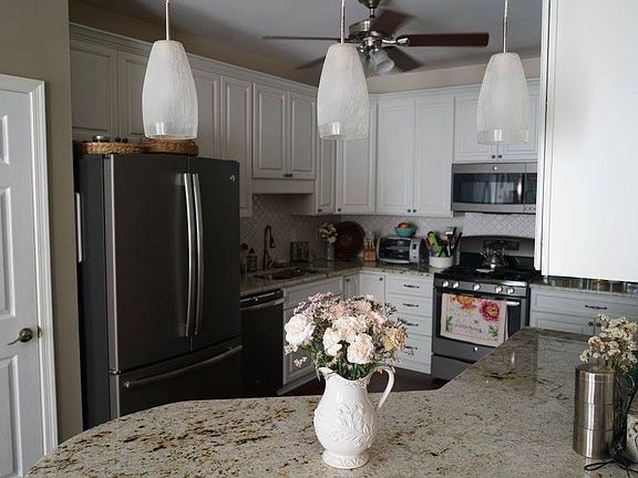 3rd image of 11 Forest Gate Ln