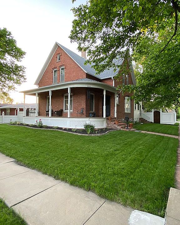 Curb side view