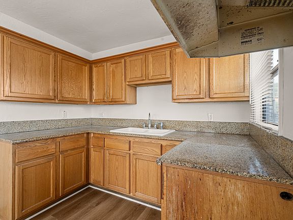 5th image of 5055 Huntington Dr N #C