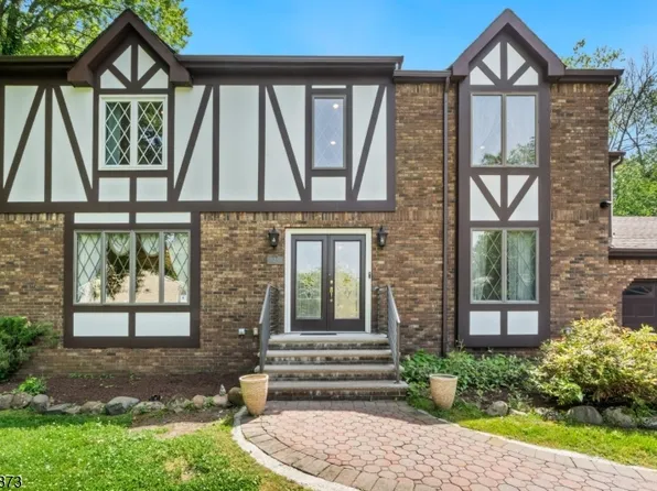 2 Woodside Ave, West Caldwell Twp., NJ 07006