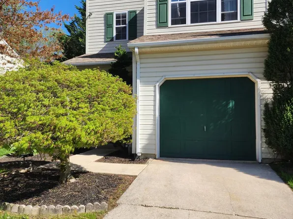 922 Glackens Ln, Wilmington, DE 19808