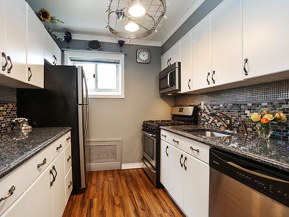 4th image of 33 Fieldstone Dr APT B2