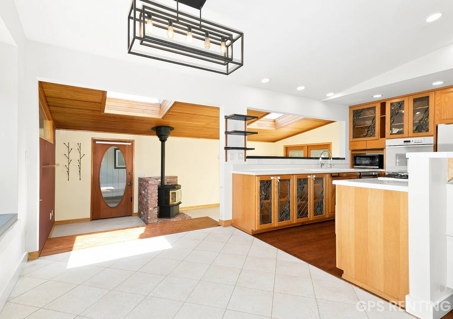 Beautiful 3 Beds, 2 Baths, home! — Photo 3