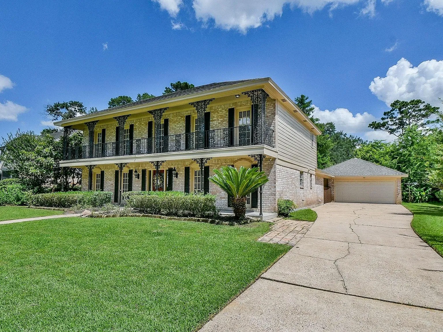 4 bed, 2.5 bath, 2900 sqft, $2,800 — Photo 3