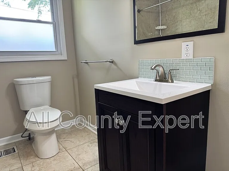 916 Zion Cir — Photo 13