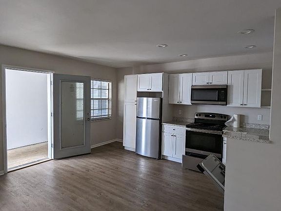 5th image of 361 41st Ave N APT 4