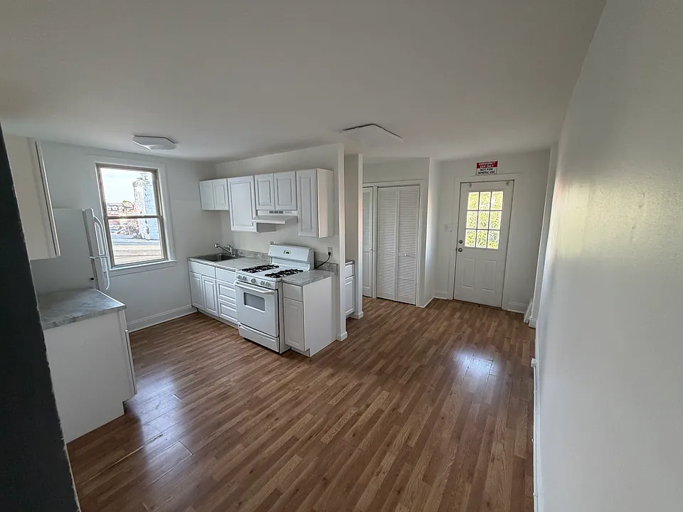429 Locust Ave #3