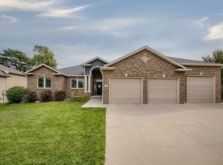 2810 Docs Dr, Lincoln, NE 68507