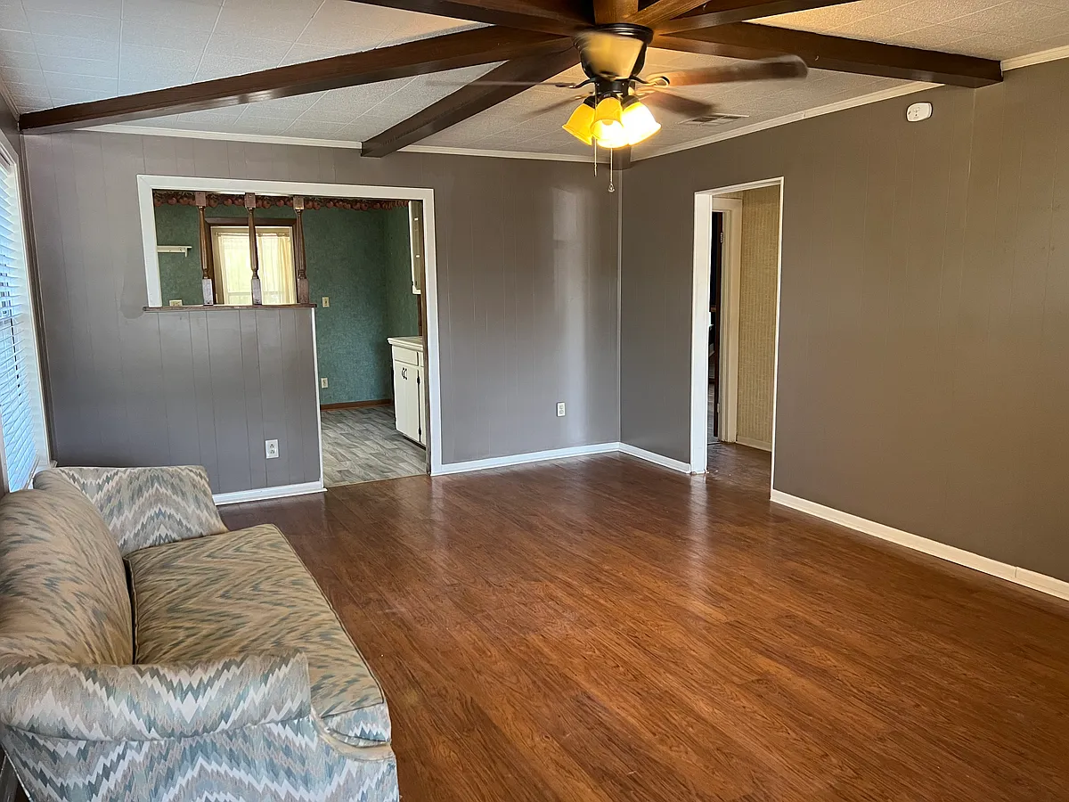 Building Photo - 408 S White Oak Rd