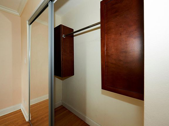 2nd image of 2400 W Balmoral Ave APT 3B