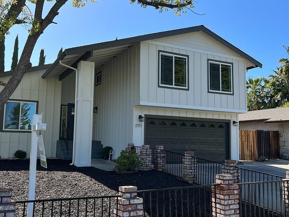 1st image of 2925 Camrose Avenue