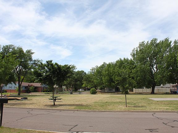 4th image of 1506 Circle Dr