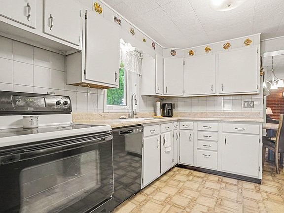 5th image of 860 E Norton Ave