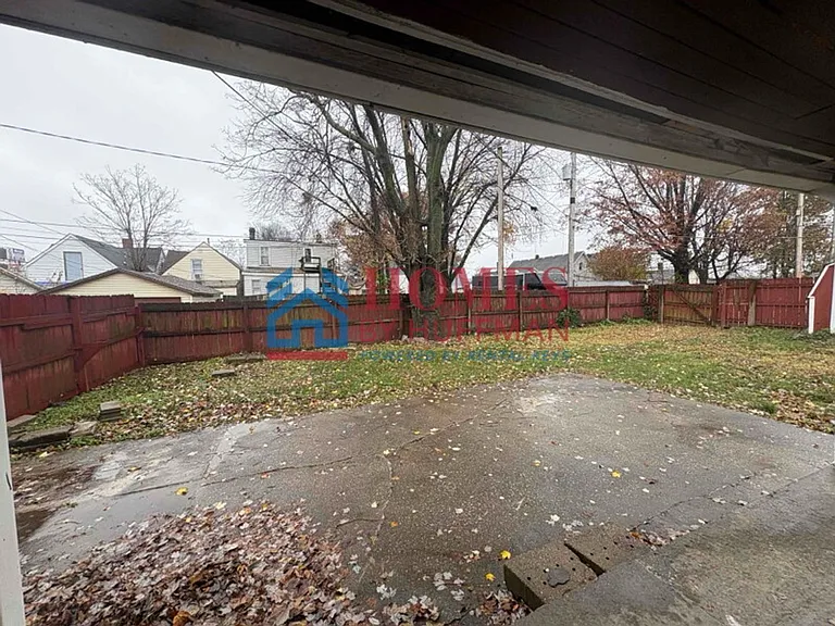 1310 W Delaware St — Photo 3