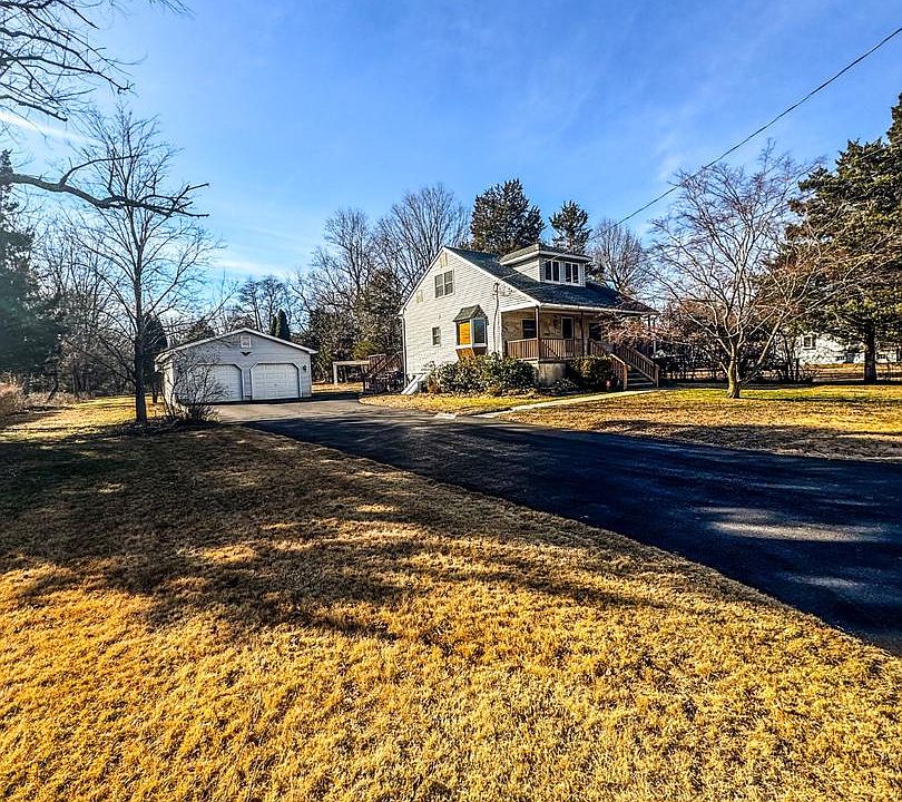 1st image of 353 Gardens Ave