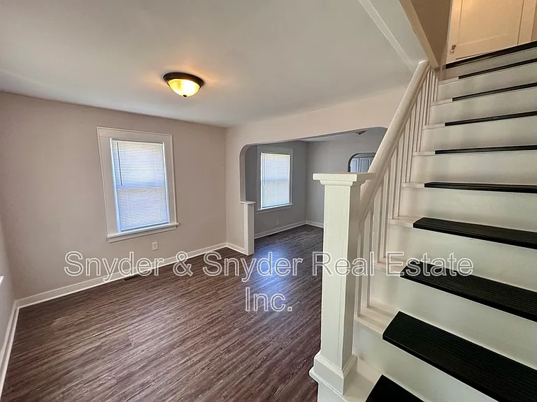 89 2nd Ave — Photo 3