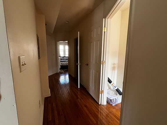 4th image of 1227 Bainbridge St #2A