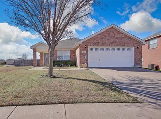 8140 Colwick Ln, Arlington, TX 76002