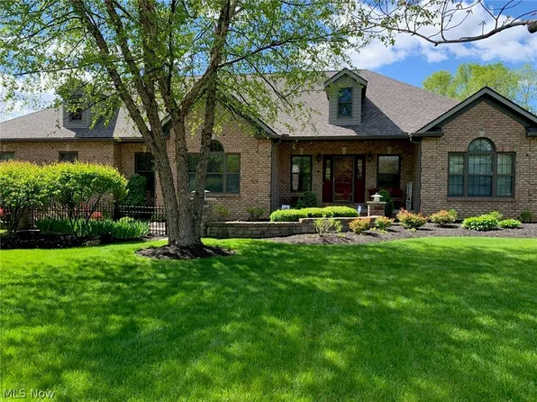 2512 Carrington St NW, North Canton, OH 44720
