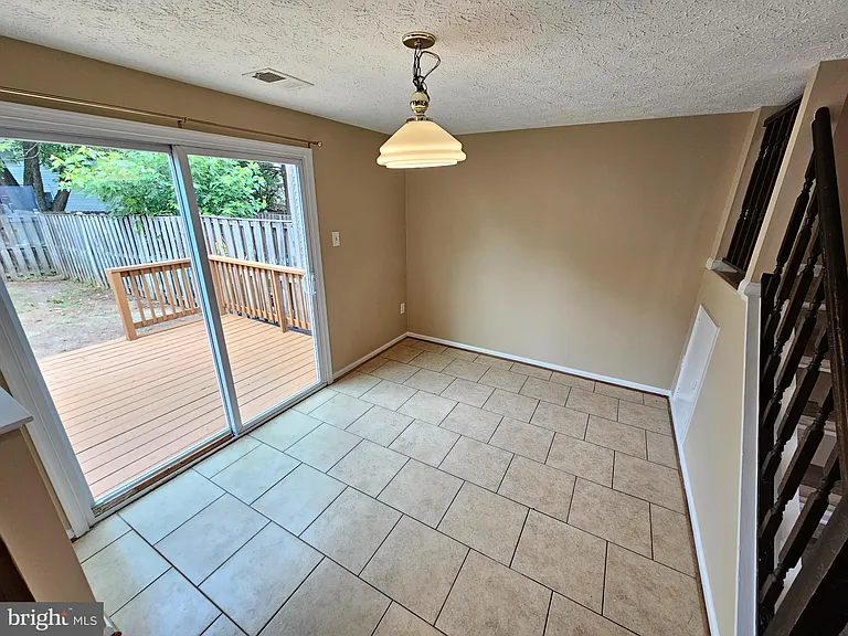 509 Beebe Ct — Photo 10