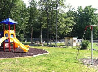 24 Holiday Dr, White Haven, PA