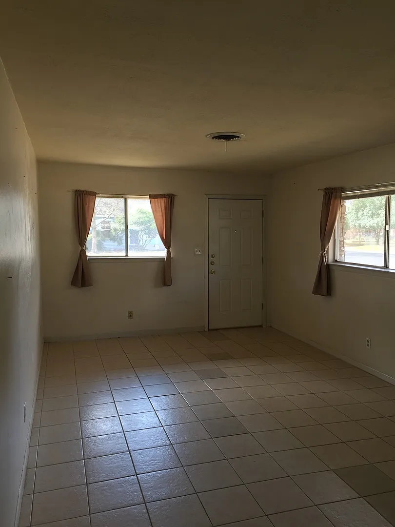 1708redd / 4415russell — Photo 3