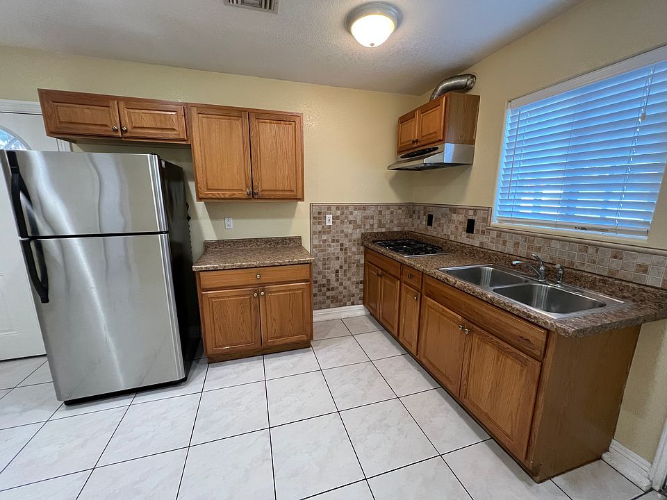 1st image of 220 N Winton Ave