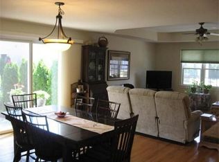 30 Fairview Village Ct, Chicopee, MA 01020