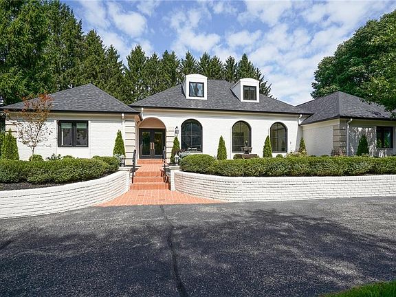 2nd image of 946 Tamarack Circle South Dr