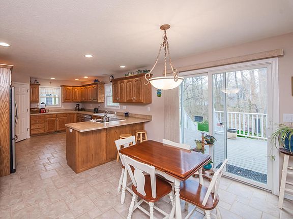 5th image of 1331 Sycamore Ln