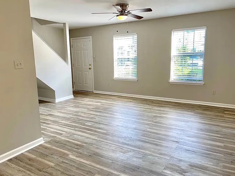 2208 Timberwood Cir S — Photo 2