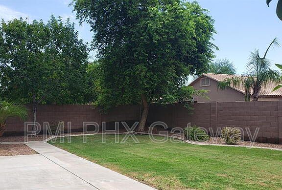 3rd image of 1133 E Jade Dr