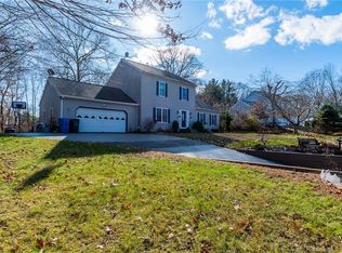 96 Richard Brown Dr, Uncasville, CT 06382