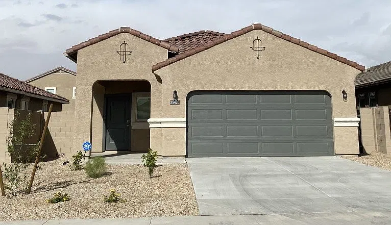35420 W San Alvarez Ave