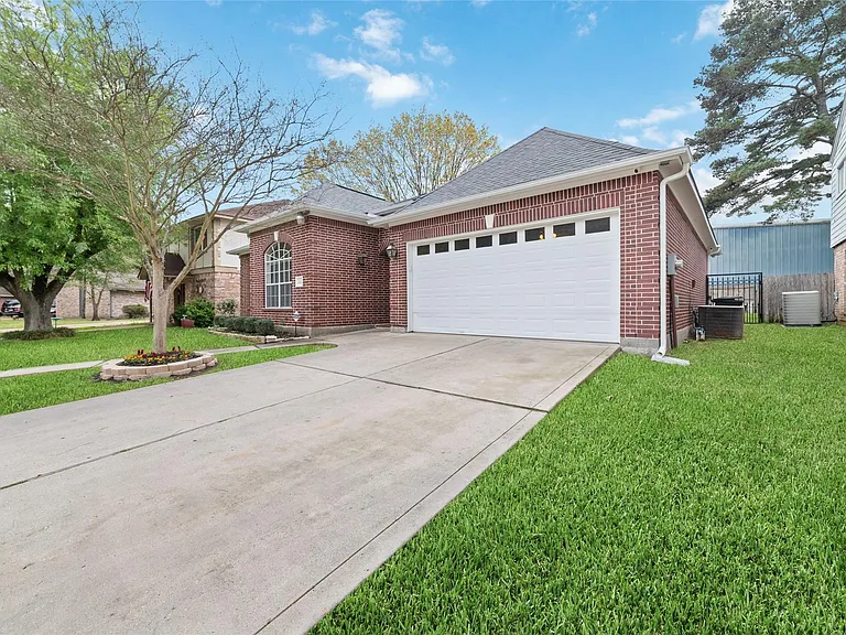 13311 Duke Of York Ln — Photo 2