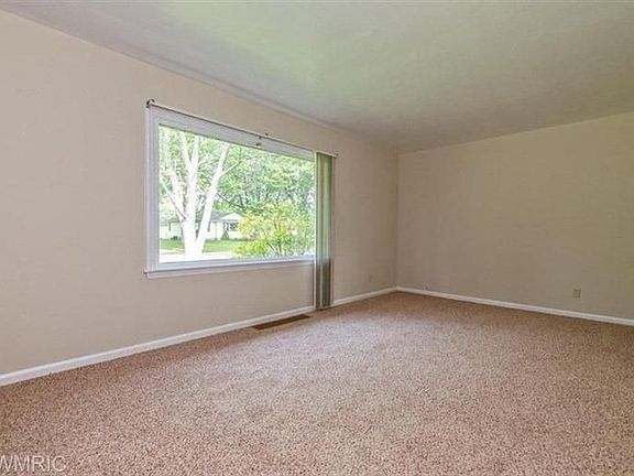 5th image of 155 Glendale Ave