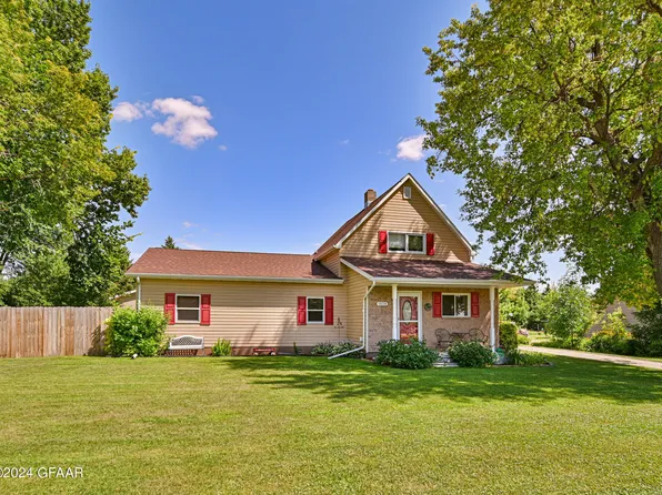 1039 Rhinehart Dr SE, East Grand Forks, MN 56721