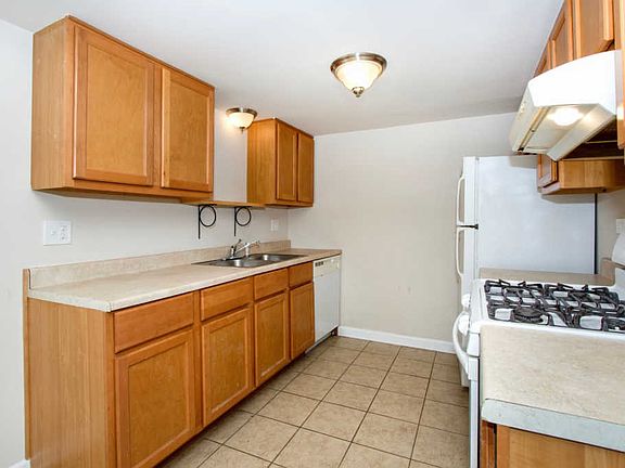 3rd image of 521 Kiowa Dr APT 102