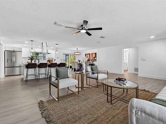 5th image of 1598 Brookside Blvd