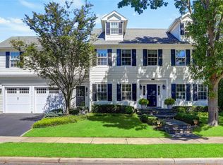 117 Chester Ave, Garden City, NY 11530