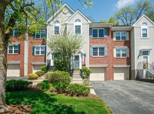 1075 Ash Dr, Mahwah, NJ 07430