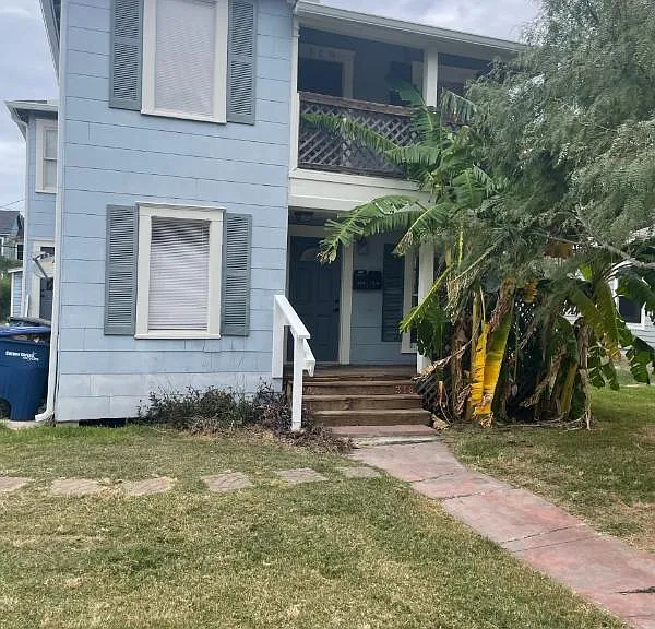 320 Oleander St — Photo 1